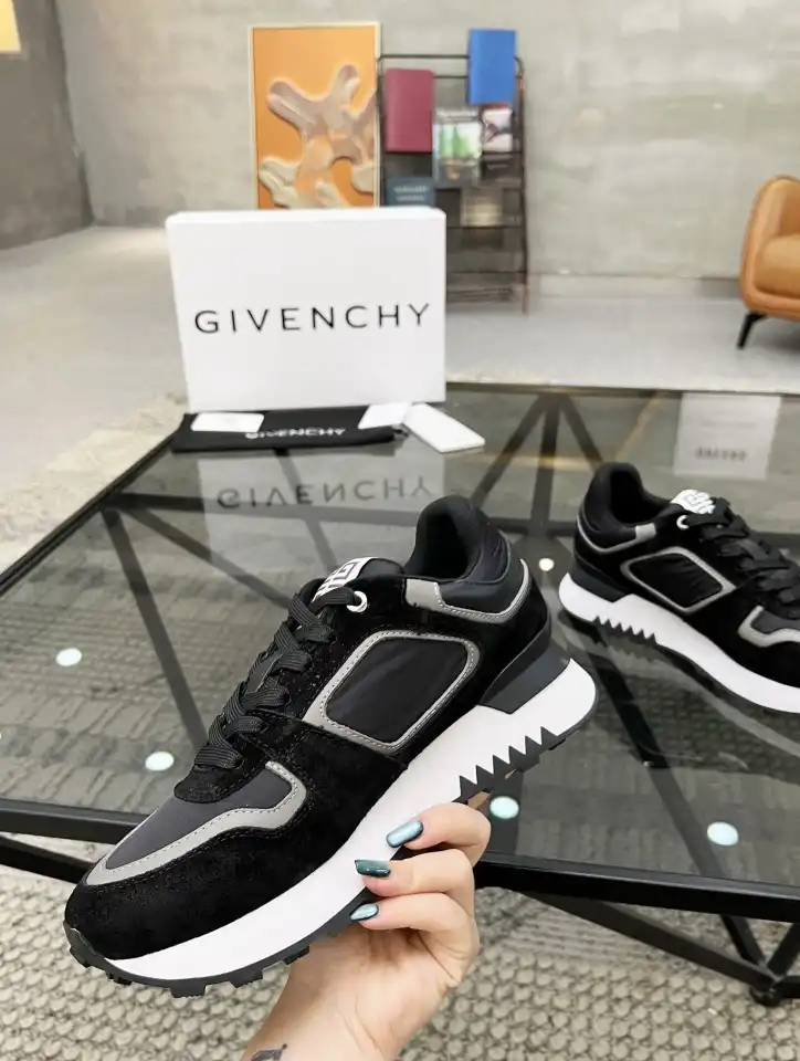 hype Givenchy Sneakers