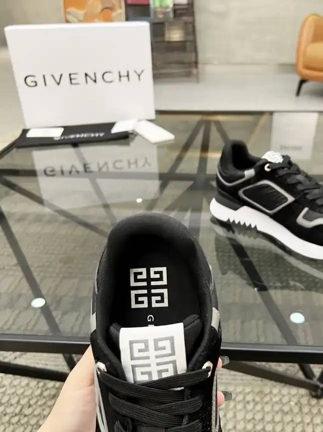 hype Givenchy Sneakers