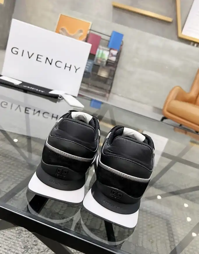 hype Givenchy Sneakers