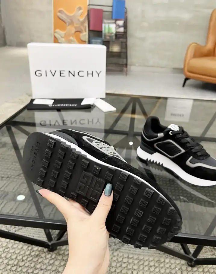 hype Givenchy Sneakers