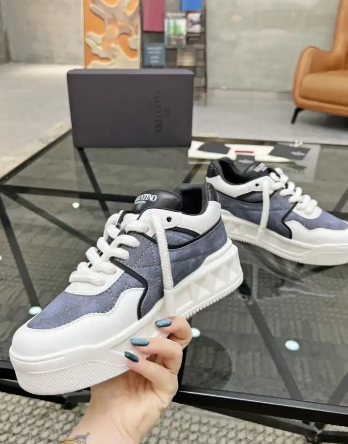 hype Valentino Sneakers