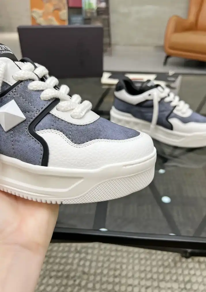 hype Valentino Sneakers