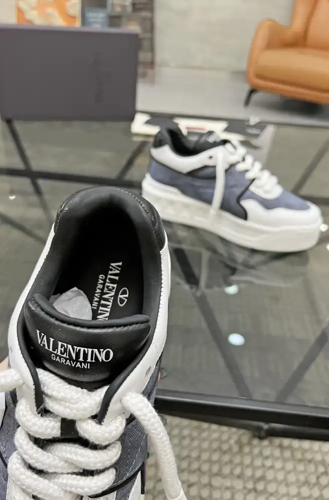 hype Valentino Sneakers