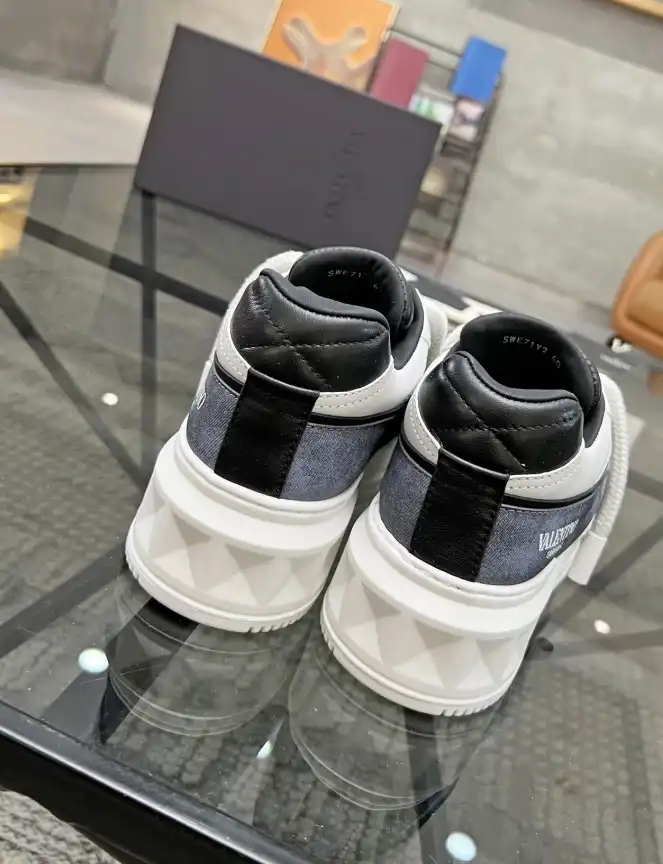 hype Valentino Sneakers