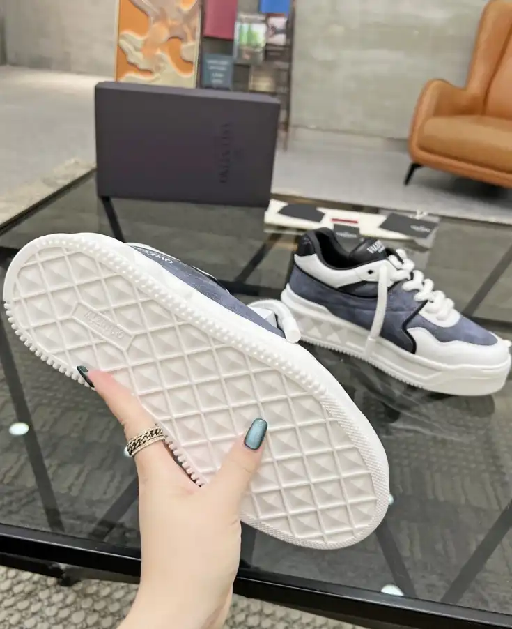 hype Valentino Sneakers