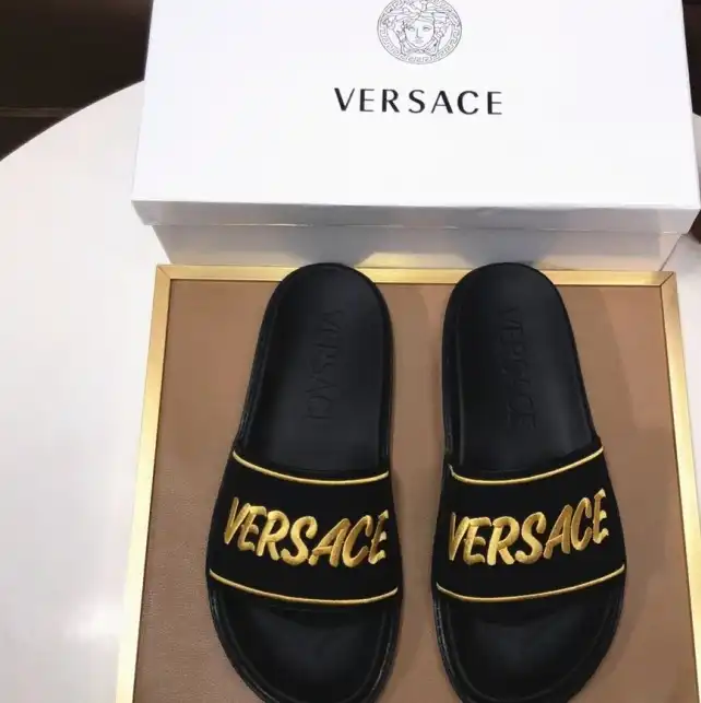 hype Givenchy Slippers