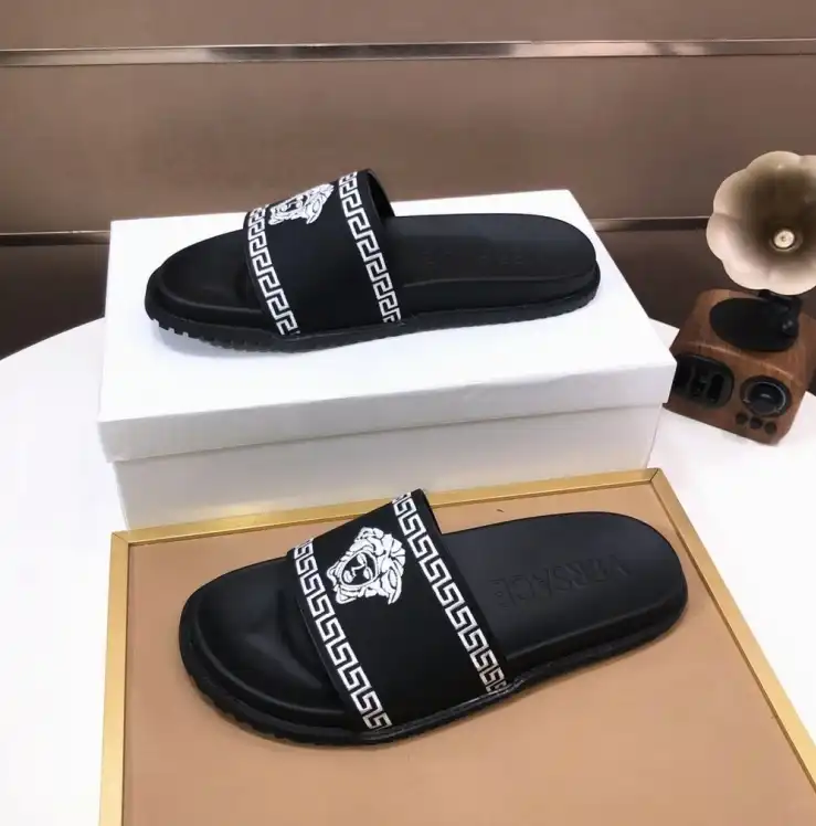 hype Givenchy Slippers