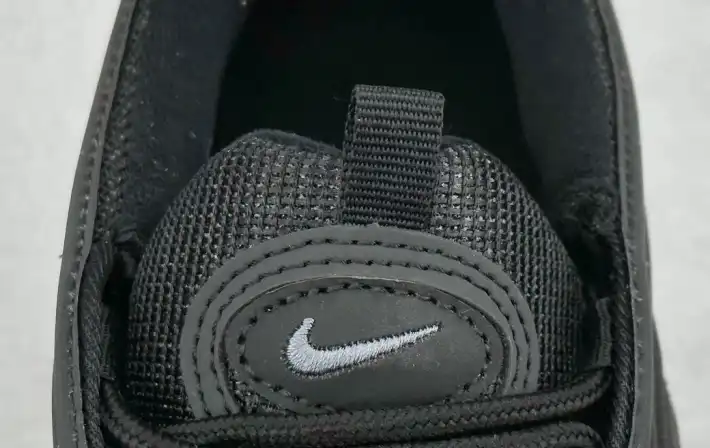 hype Nike Sneakers