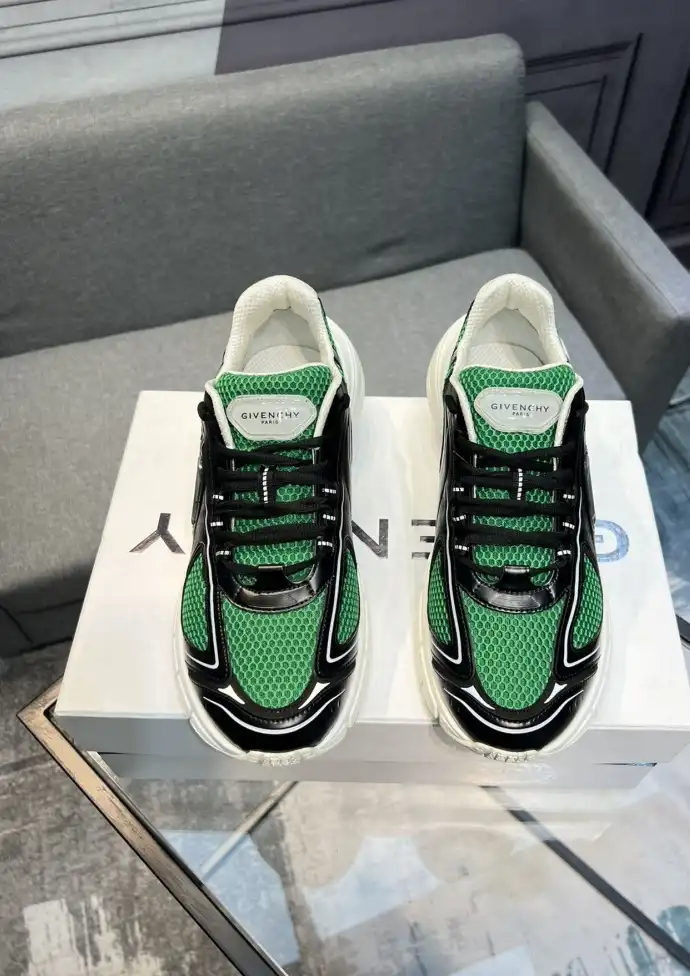 hype Givenchy Sneakers