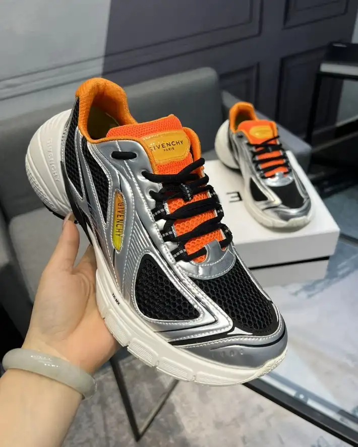 hype Givenchy Sneakers