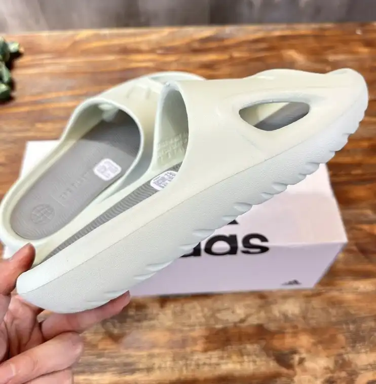 hype Adidas slippers