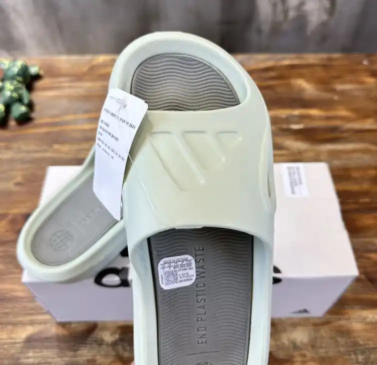 hype Adidas slippers