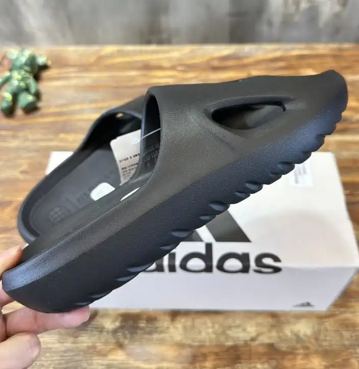 hype Adidas slippers