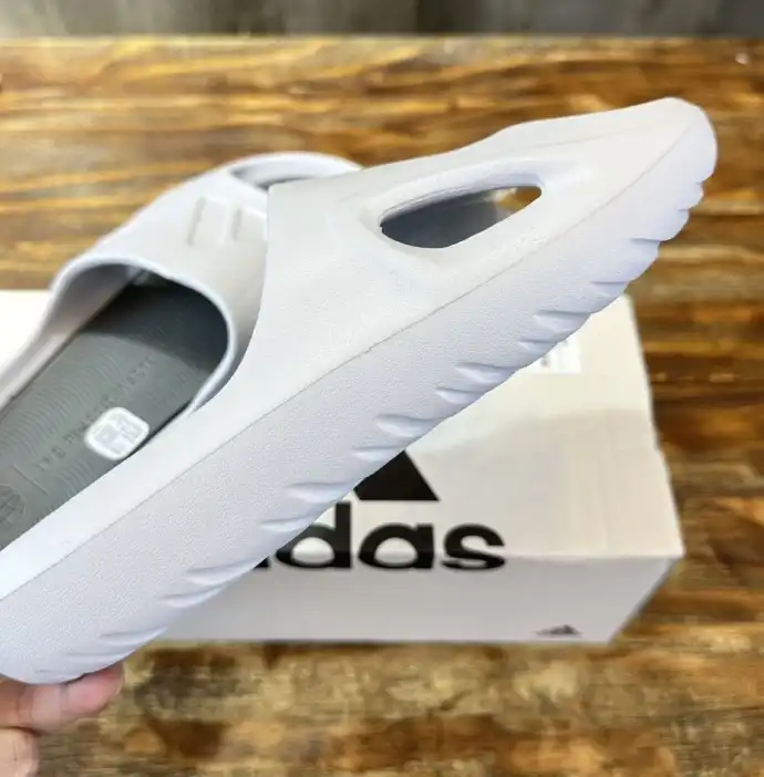 hype Adidas slippers