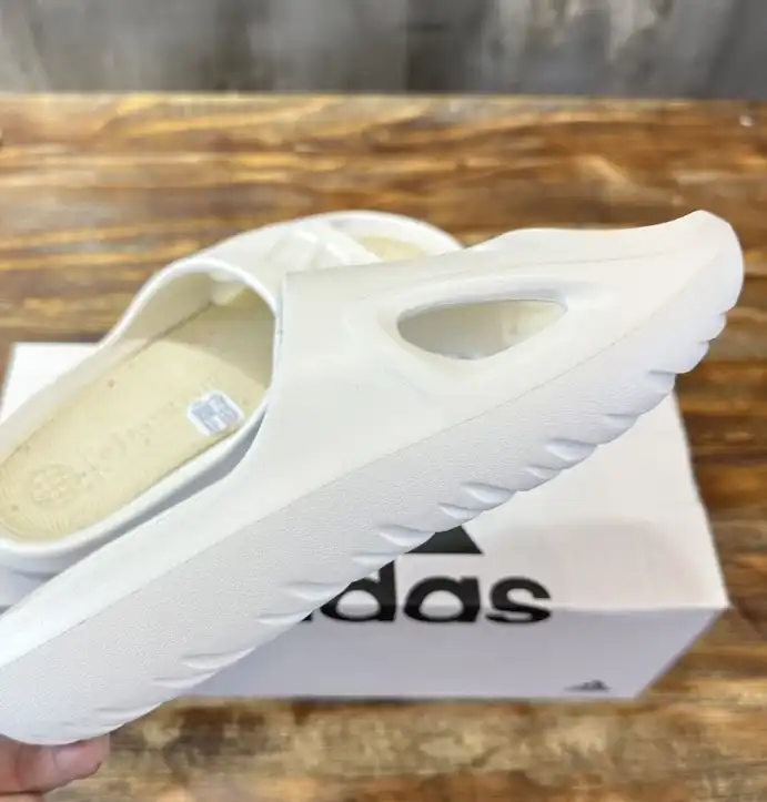 hype Adidas slippers