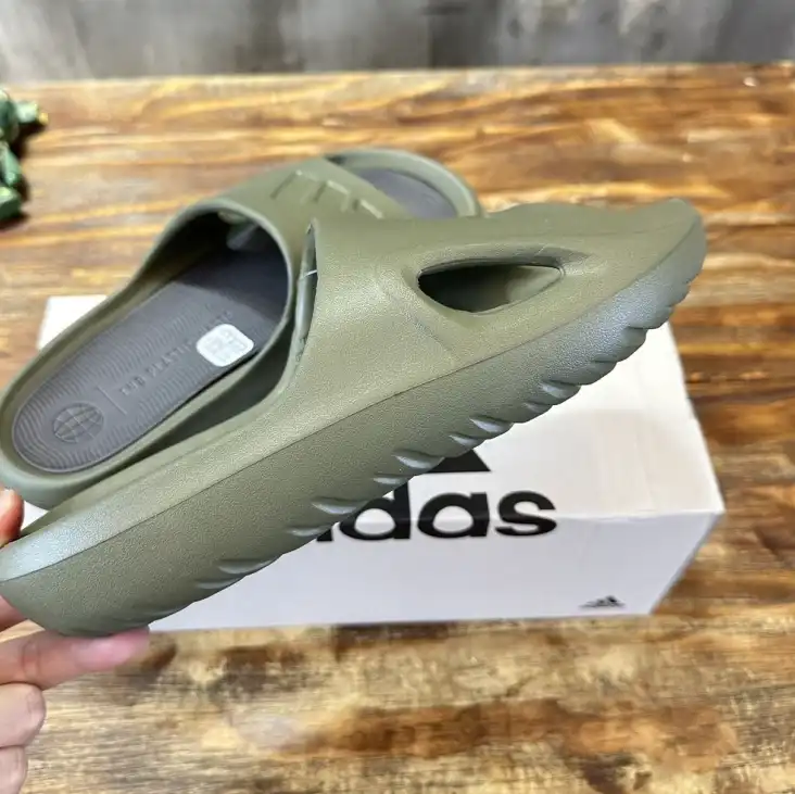 hype Adidas slippers