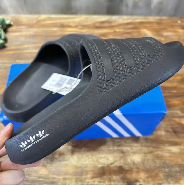 hype Adidas slippers