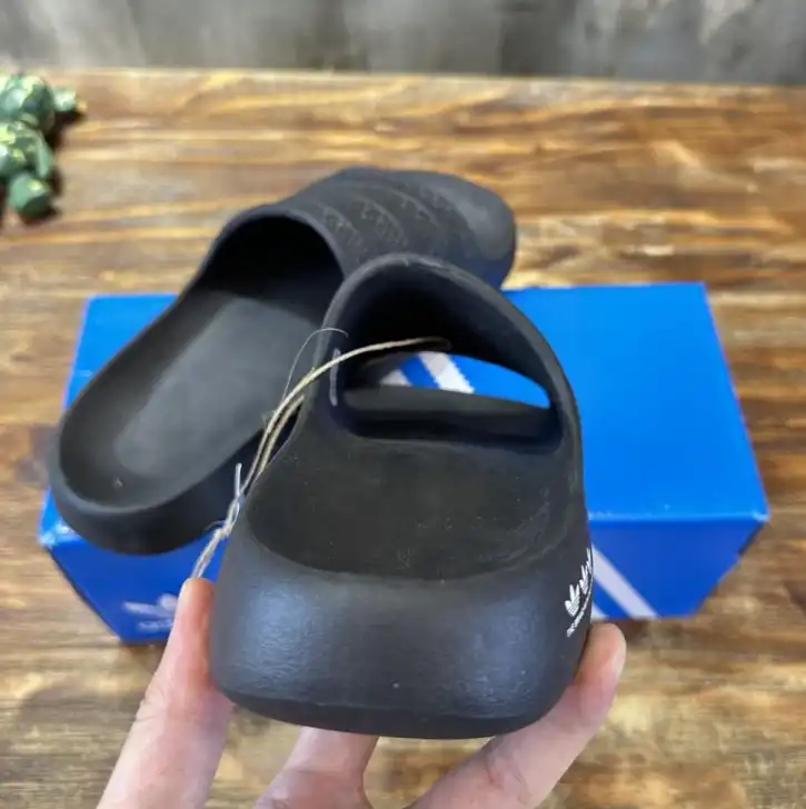 hype Adidas slippers