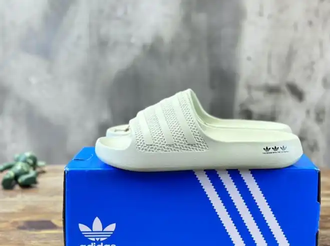 hype Adidas slippers