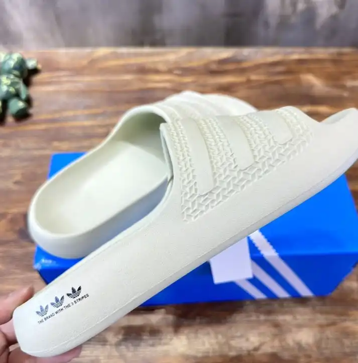 hype Adidas slippers