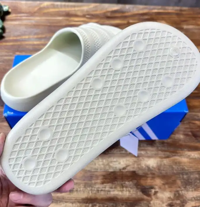 hype Adidas slippers