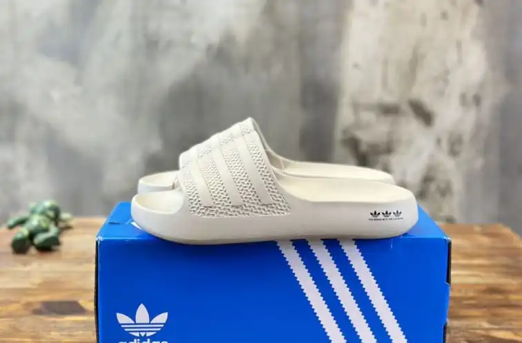 hype Adidas slippers