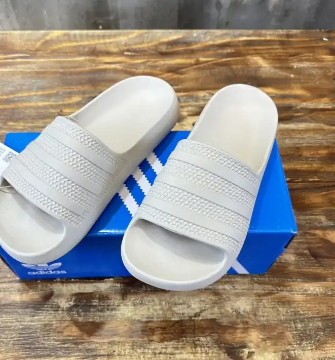 hype Adidas slippers