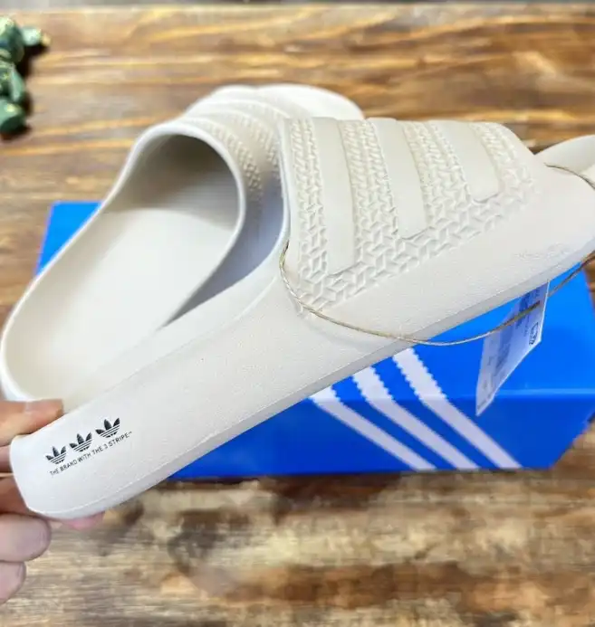 hype Adidas slippers