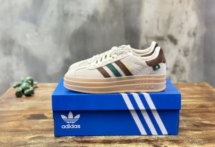 hype Adidas Sneakers