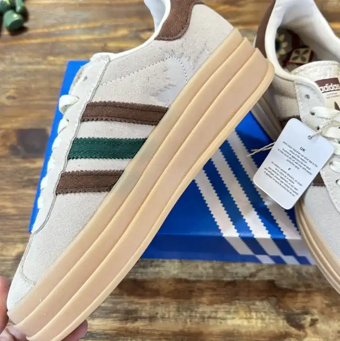 hype Adidas Sneakers