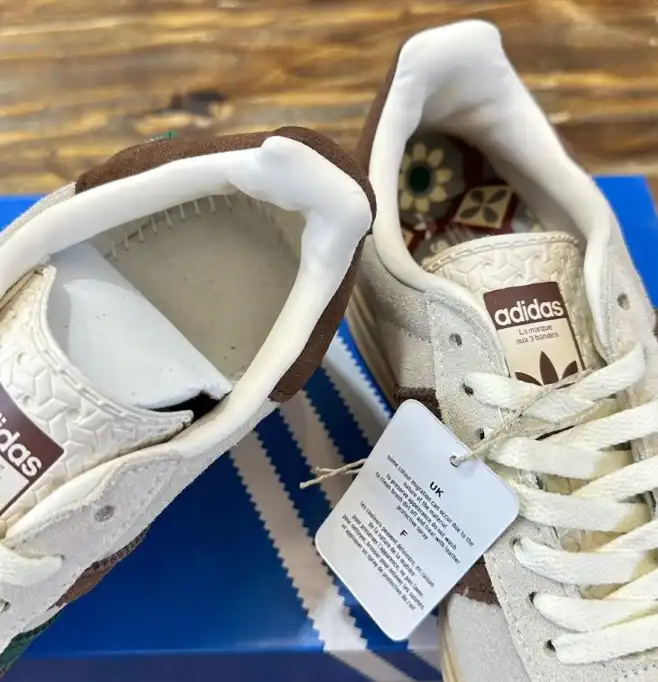 hype Adidas Sneakers