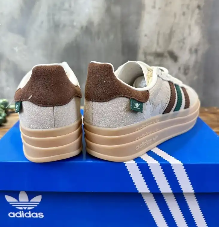 hype Adidas Sneakers