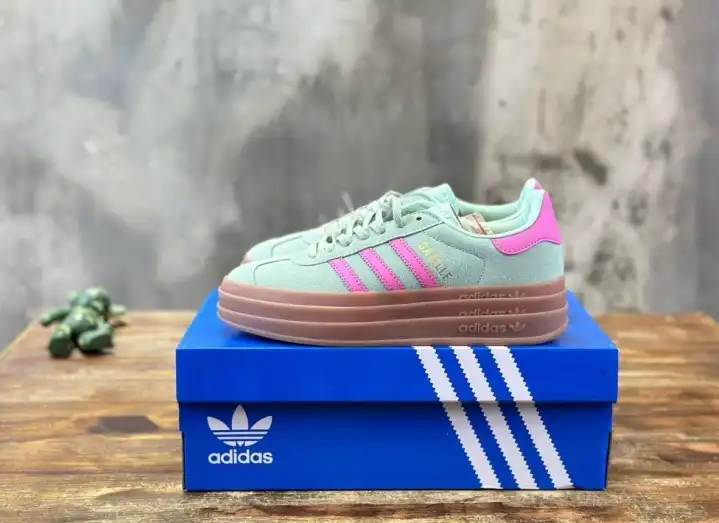 hype Adidas Sneakers