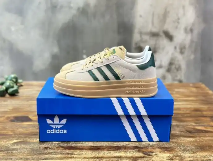 hype Adidas Sneakers