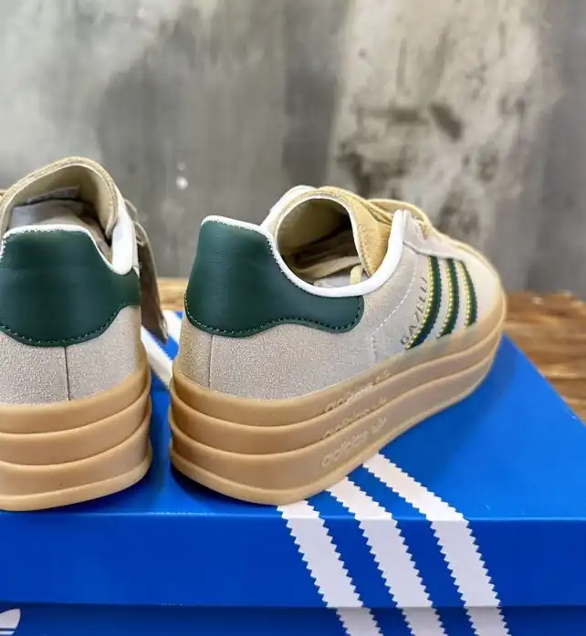 hype Adidas Sneakers