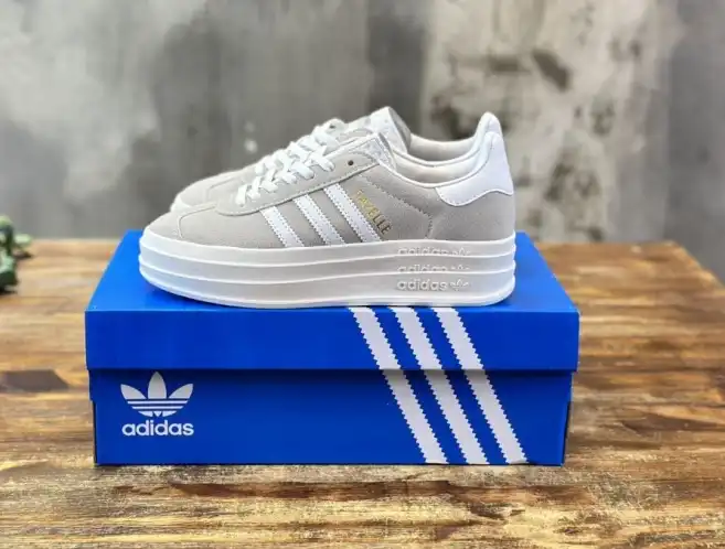 hype Adidas Sneakers