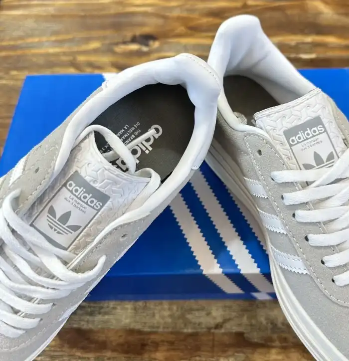 hype Adidas Sneakers