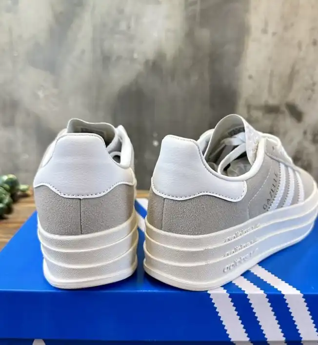 hype Adidas Sneakers