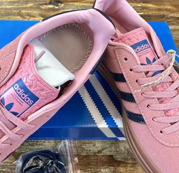 hype Adidas Sneakers