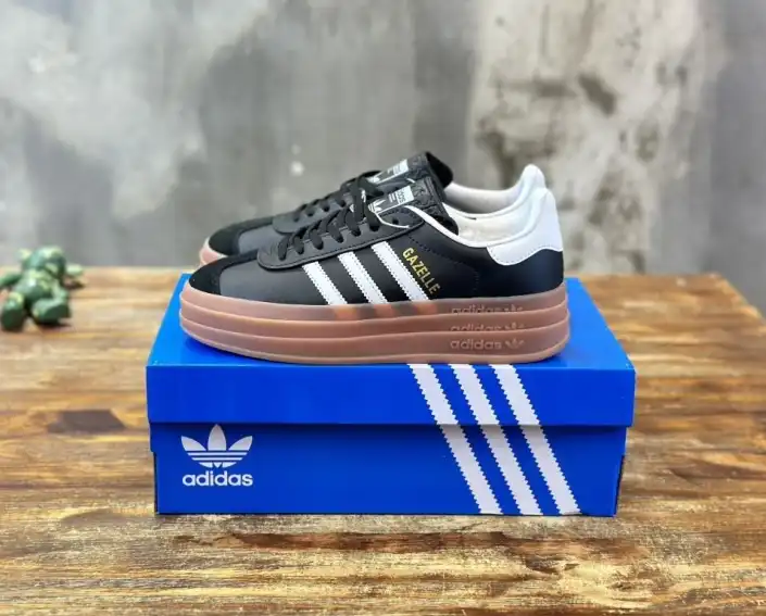 hype Adidas Sneakers