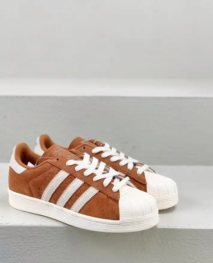 hype Adidas Sneakers