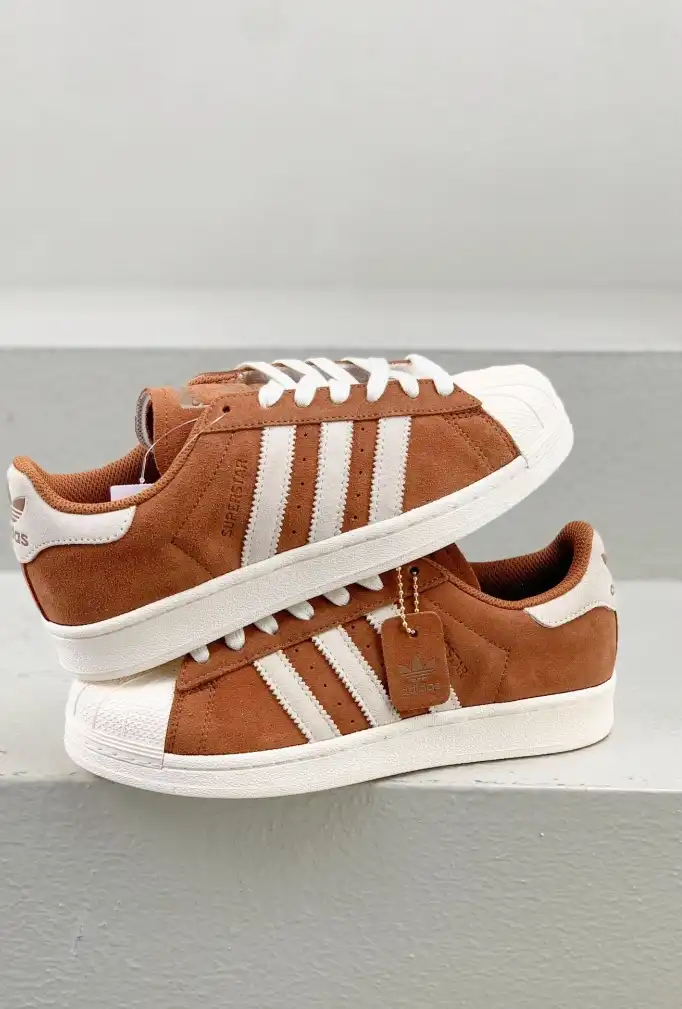 hype Adidas Sneakers