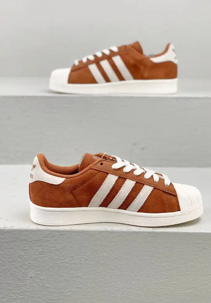 hype Adidas Sneakers