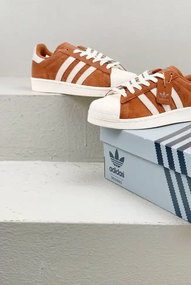 hype Adidas Sneakers