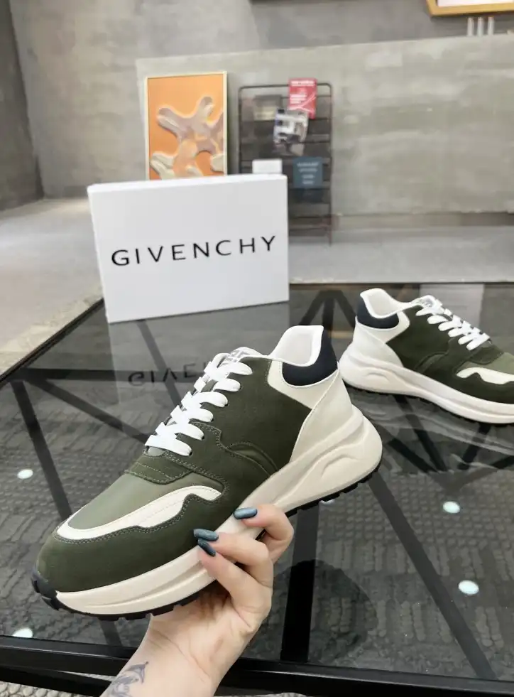 hype Givenchy Sneakers