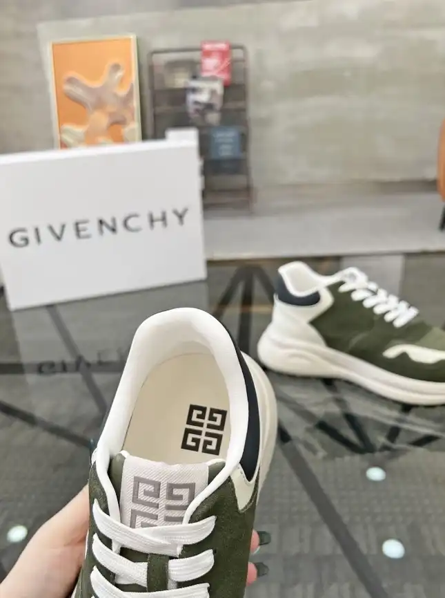 hype Givenchy Sneakers