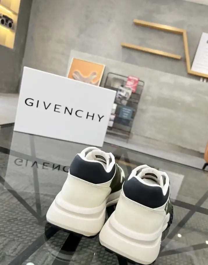 hype Givenchy Sneakers