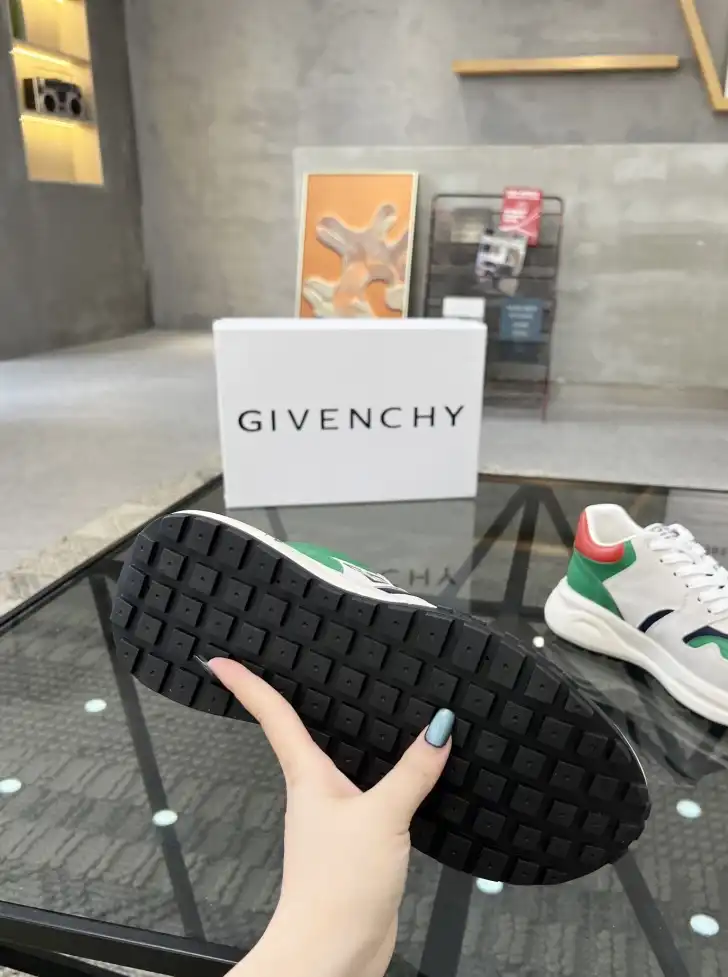 hype Givenchy Sneakers