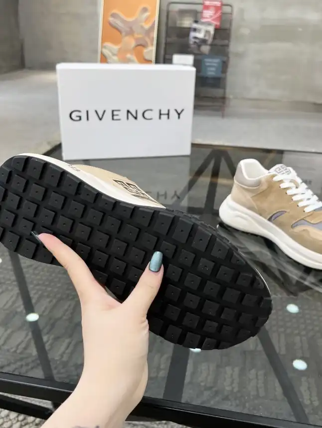 hype Givenchy Sneakers