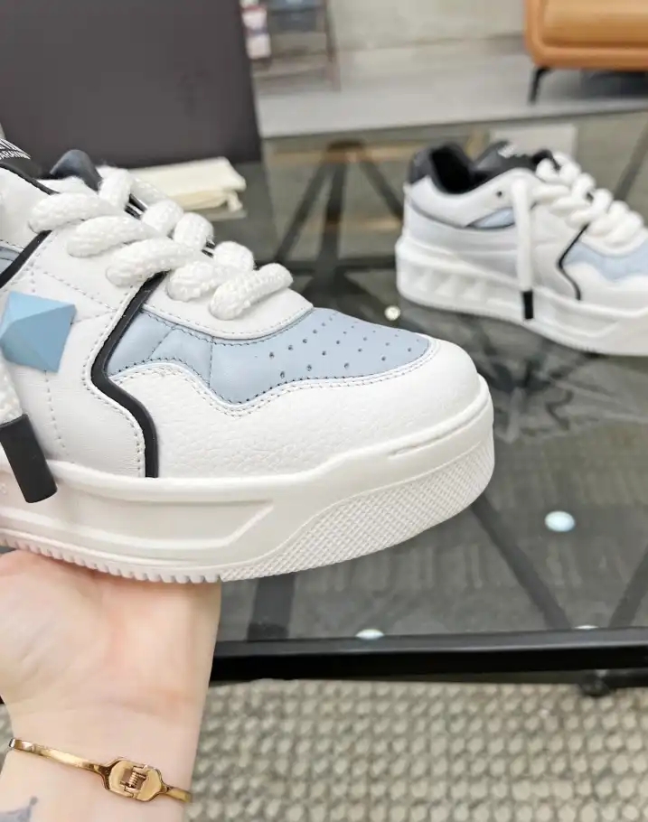 hype Valentino Sneakers